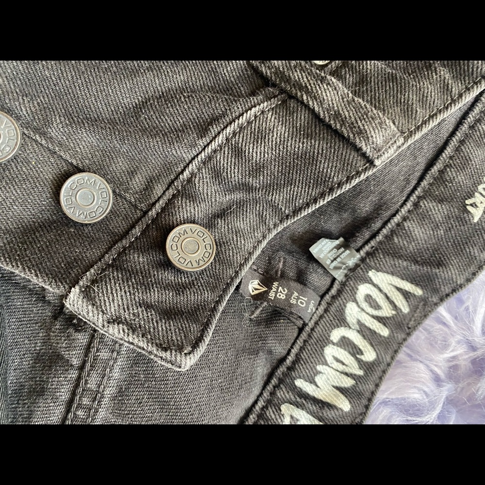 Volcom black jean shorts size small womens